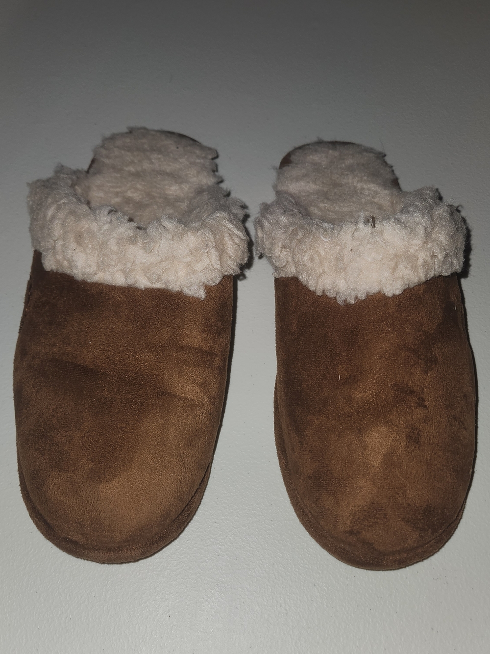 Doggers Women's Cozy Brown Faux-Suede Shearling Lined Slippers Size 9/10
